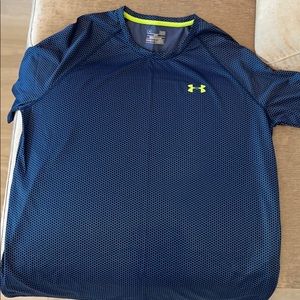 Men's Under Armour navy loose fit heat gear Tshirt